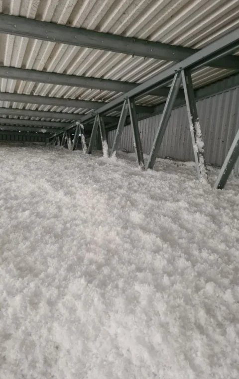 Wdmuchiwana wełna mineralna na stropach